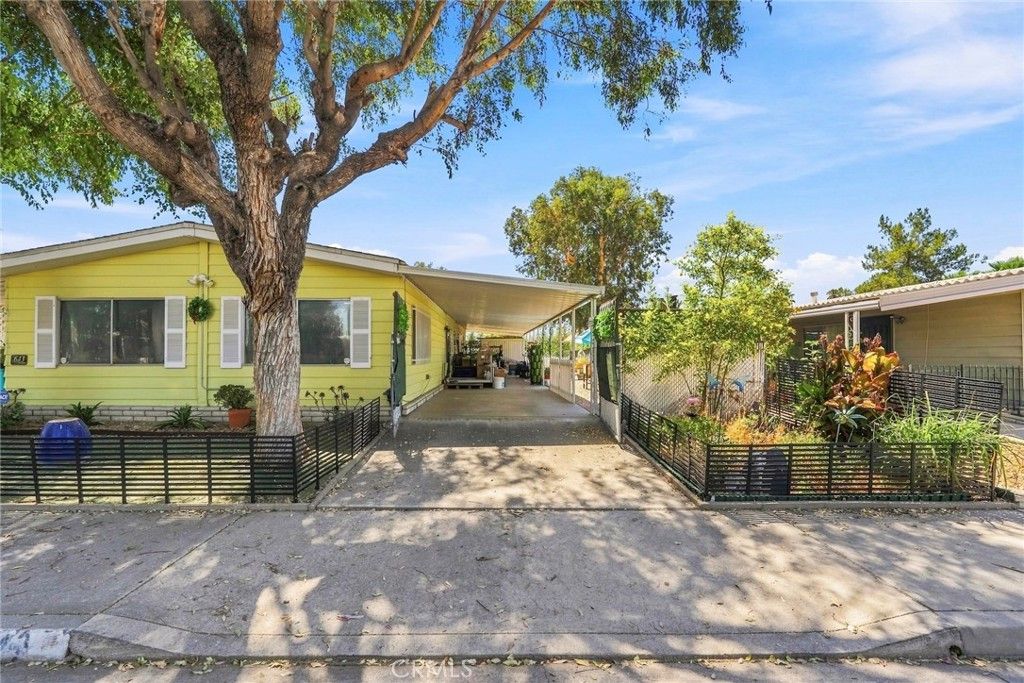 Image 53 of property listing at 643 Mariposa, Hemet, CA 92543