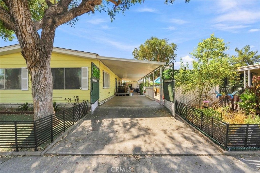 Image 54 of property listing at 643 Mariposa, Hemet, CA 92543