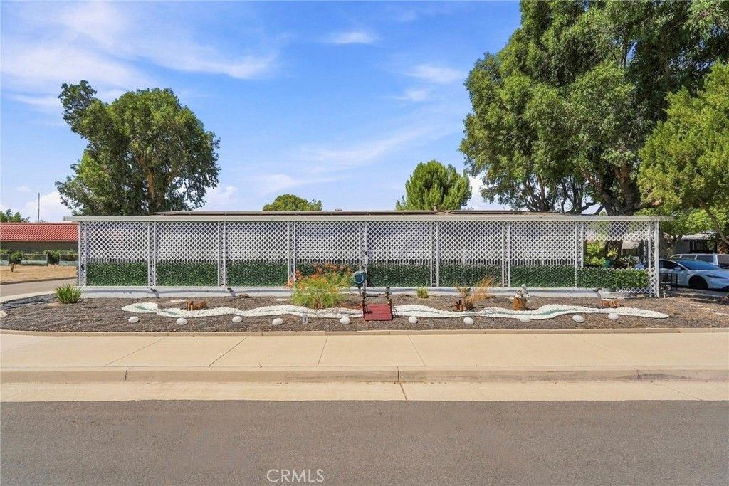 Image 57 of property listing at 643 Mariposa, Hemet, CA 92543