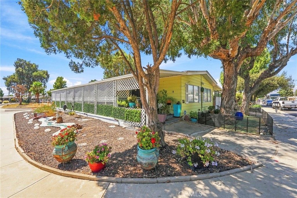 Image 59 of property listing at 643 Mariposa, Hemet, CA 92543