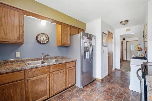 1122 Oleson Road, Waterloo, IA 50702