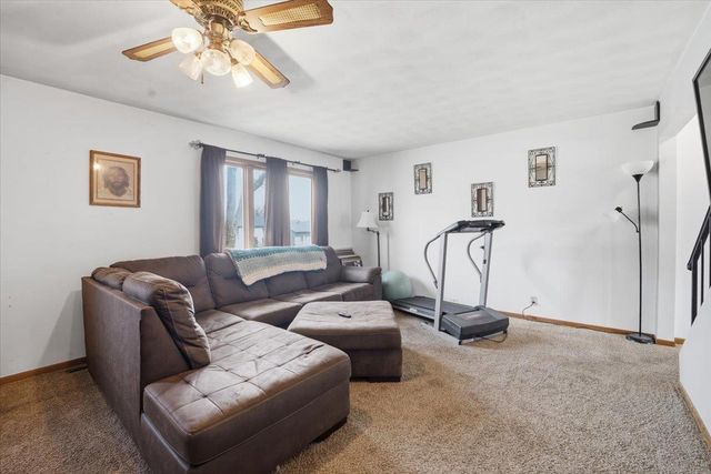 1122 Oleson Road, Waterloo, IA 50702