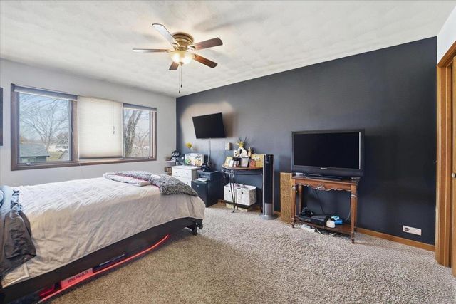 1122 Oleson Road, Waterloo, IA 50702