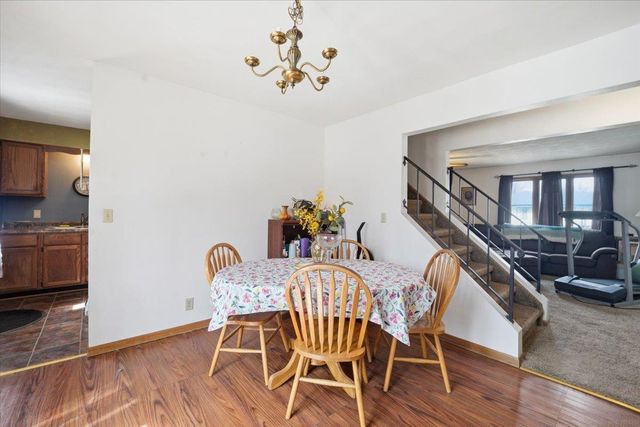 1122 Oleson Road, Waterloo, IA 50702