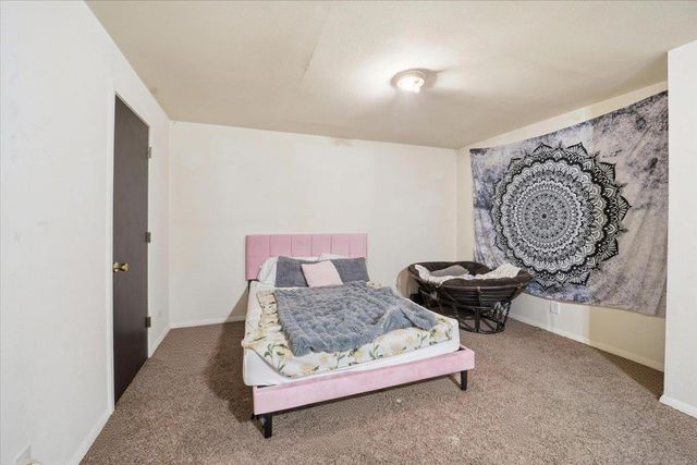 1122 Oleson Road, Waterloo, IA 50702