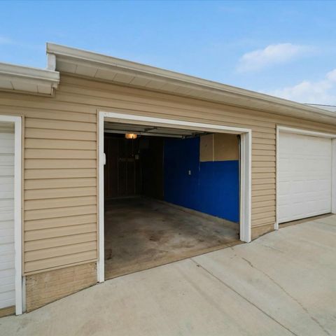 1122 Oleson Road, Waterloo, IA 50702