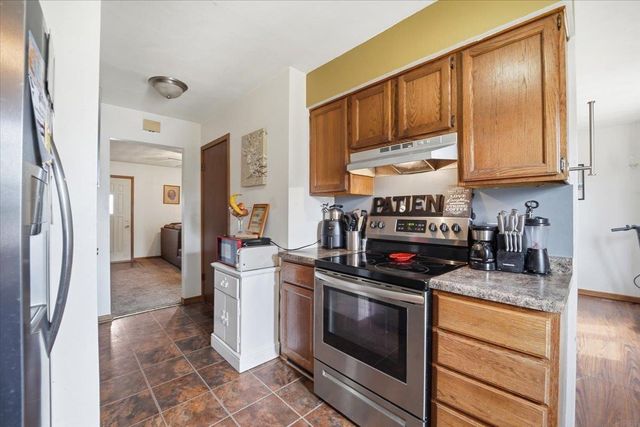 1122 Oleson Road, Waterloo, IA 50702