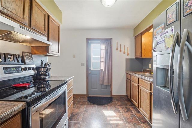 1122 Oleson Road, Waterloo, IA 50702