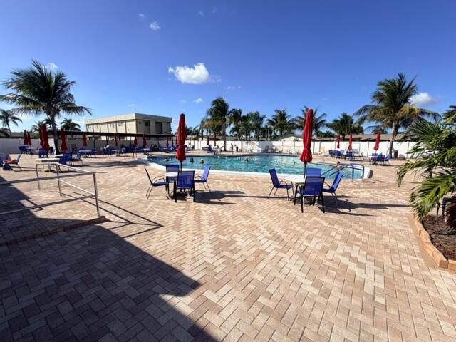 2804 E Crosley Drive E M, West Palm Beach, FL 33415