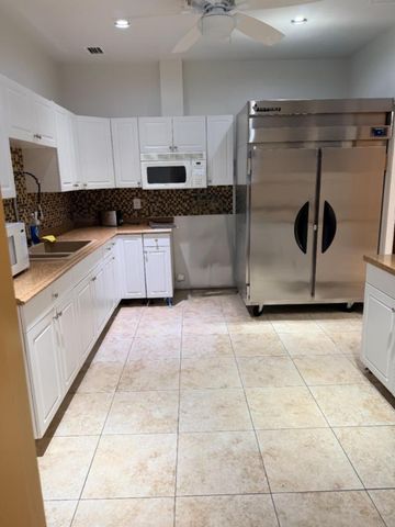 2804 E Crosley Drive E M, West Palm Beach, FL 33415