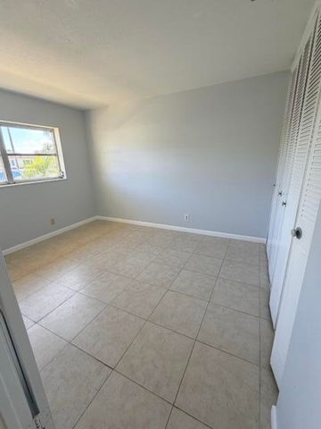 2804 E Crosley Drive E M, West Palm Beach, FL 33415