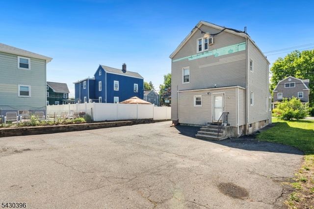 223 Montgomery St, Bloomfield Twp., NJ 07003