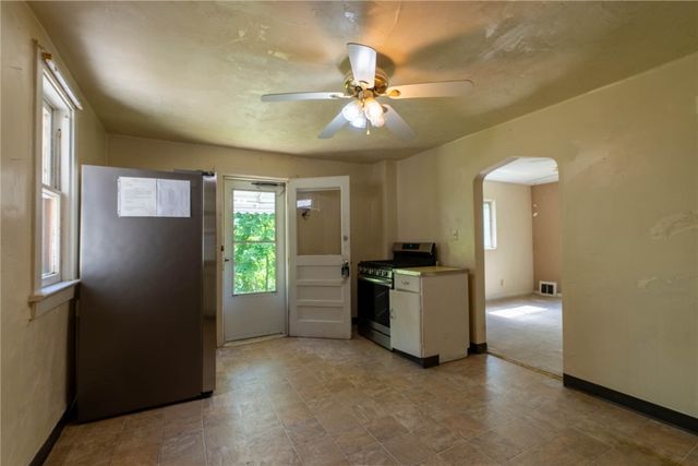 307 N 6th St, Clairton, PA 15025