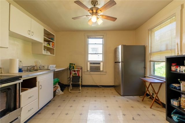 307 N 6th St, Clairton, PA 15025