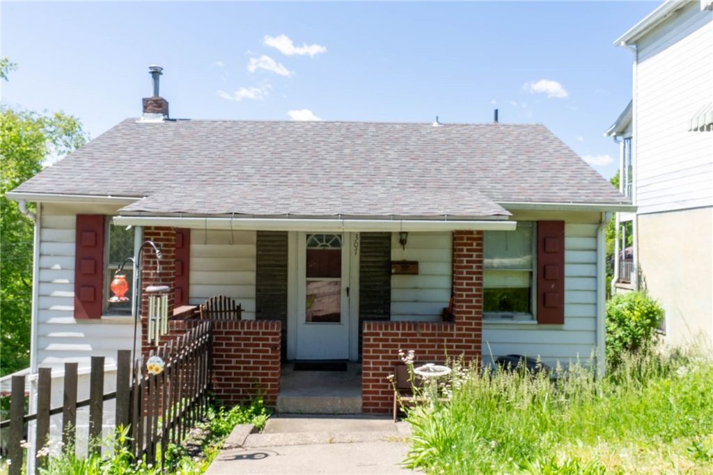 307 N 6th St, Clairton, PA 15025