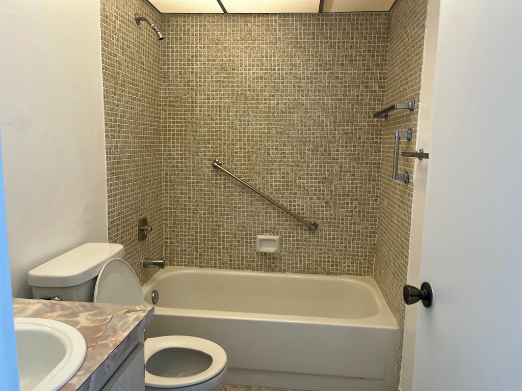 Image 9 of property listing at 604 Normandy M 604, Delray Beach, FL 33484