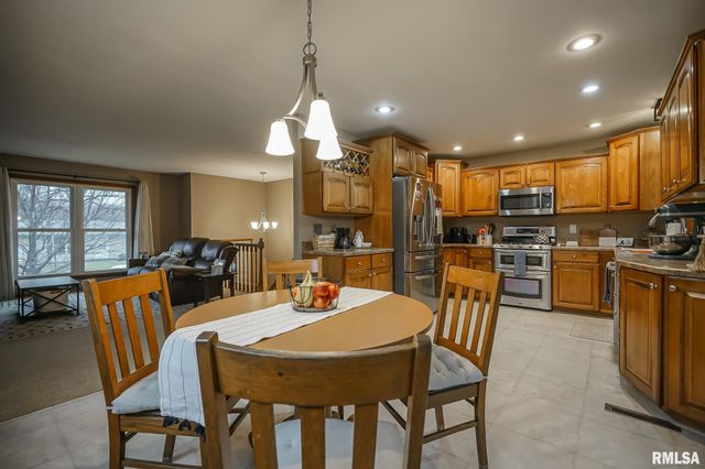 2348 W CARRIAGE Lane, Peoria, IL 61614