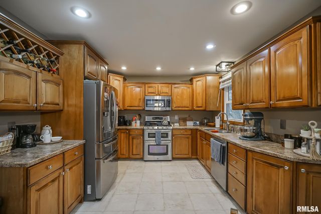 2348 W CARRIAGE Lane, Peoria, IL 61614