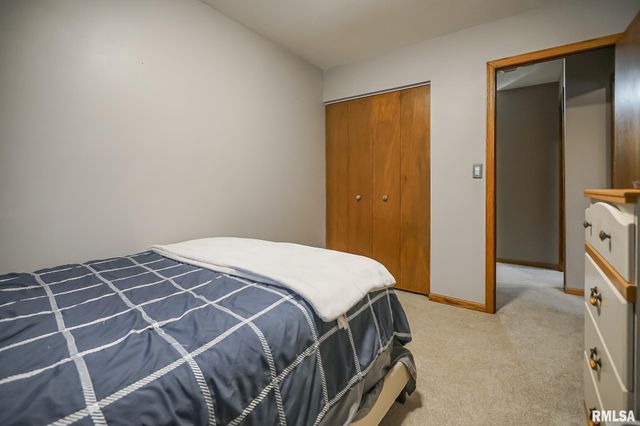 2348 W CARRIAGE Lane, Peoria, IL 61614