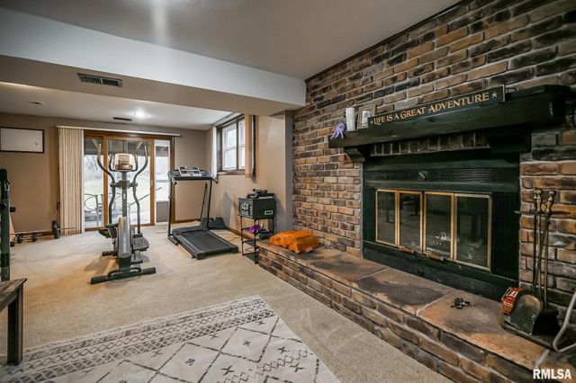 2348 W CARRIAGE Lane, Peoria, IL 61614