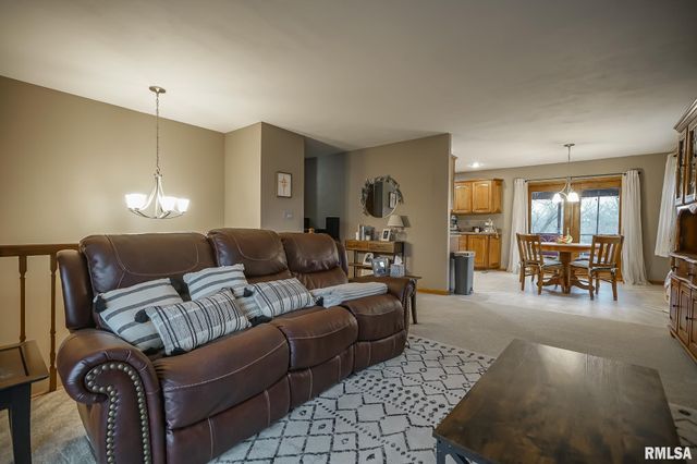 2348 W CARRIAGE Lane, Peoria, IL 61614