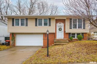 2348 W CARRIAGE Lane, Peoria, IL 61614