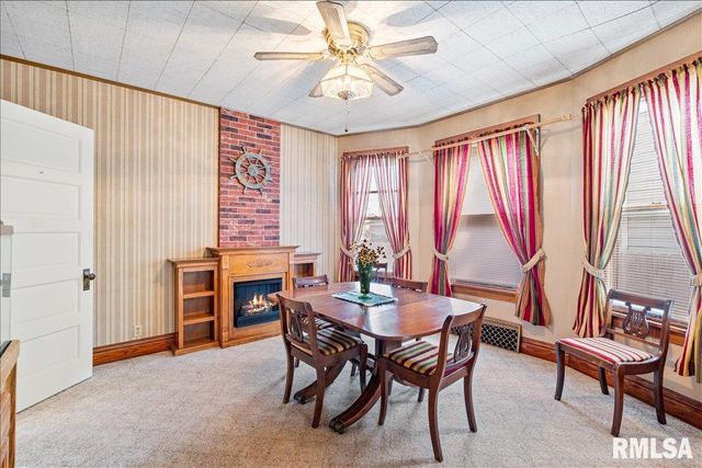 2211 WESTERN Avenue, Davenport, IA 52803