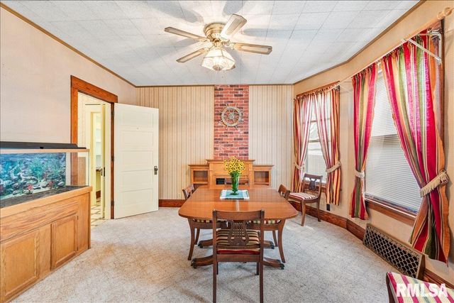 2211 WESTERN Avenue, Davenport, IA 52803