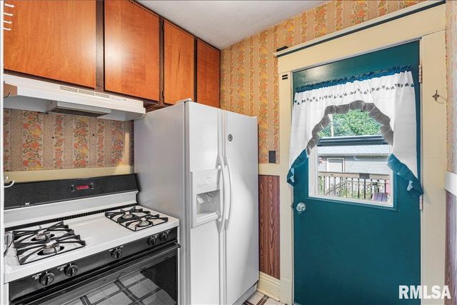 2211 WESTERN Avenue, Davenport, IA 52803