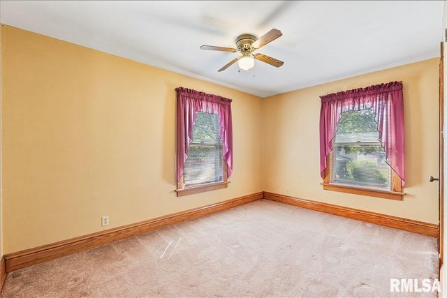 2211 WESTERN Avenue, Davenport, IA 52803