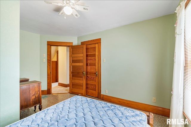 2211 WESTERN Avenue, Davenport, IA 52803