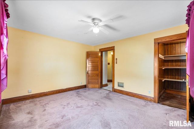 2211 WESTERN Avenue, Davenport, IA 52803