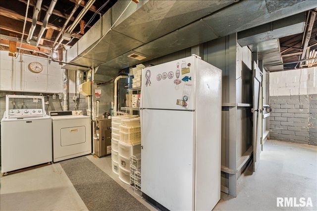 2211 WESTERN Avenue, Davenport, IA 52803