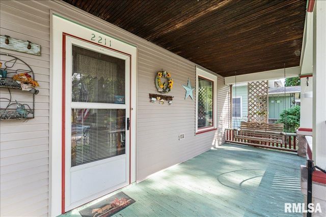 2211 WESTERN Avenue, Davenport, IA 52803