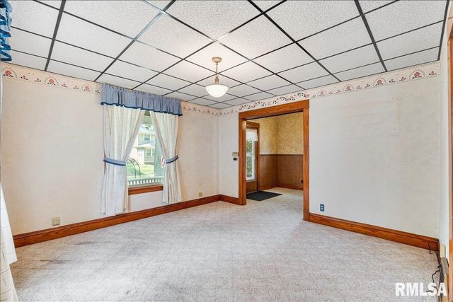 2211 WESTERN Avenue, Davenport, IA 52803