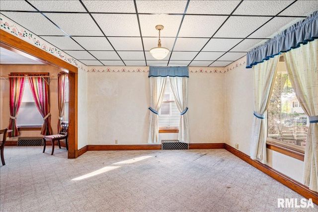 2211 WESTERN Avenue, Davenport, IA 52803