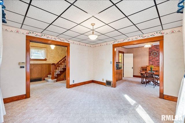 2211 WESTERN Avenue, Davenport, IA 52803