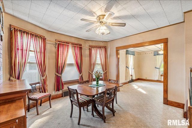 2211 WESTERN Avenue, Davenport, IA 52803