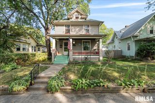 2211 WESTERN Avenue, Davenport, IA 52803
