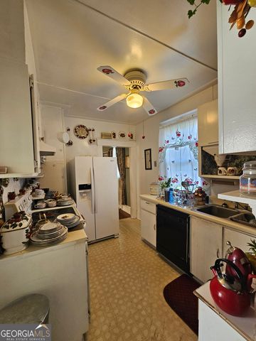 906 E 38th Street, Savannah, GA 31401