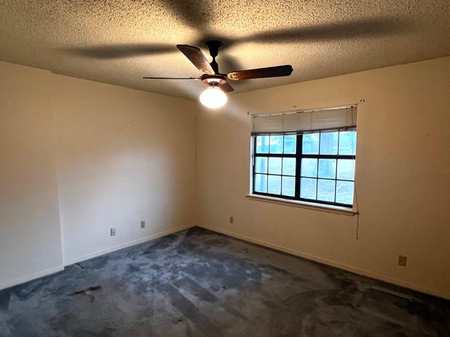 180 Steven CT, La Grange, TX 78945