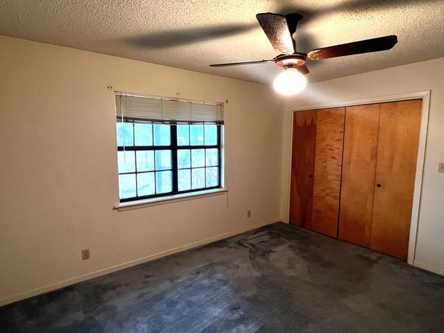 180 Steven CT, La Grange, TX 78945