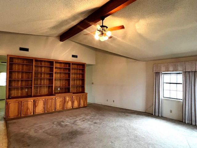 180 Steven CT, La Grange, TX 78945