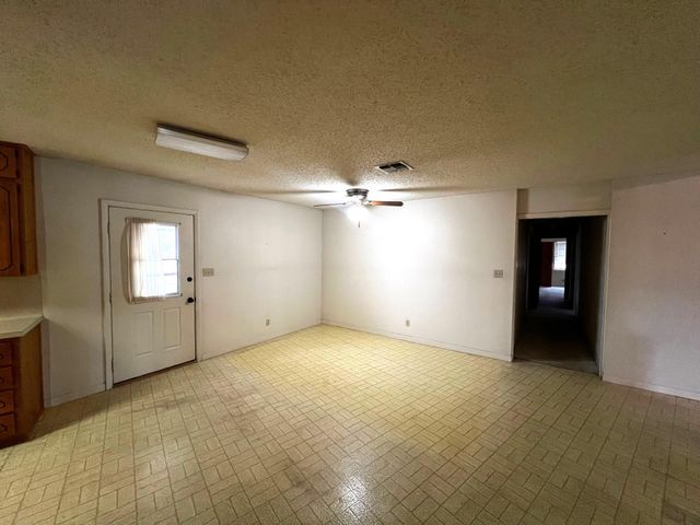 180 Steven CT, La Grange, TX 78945