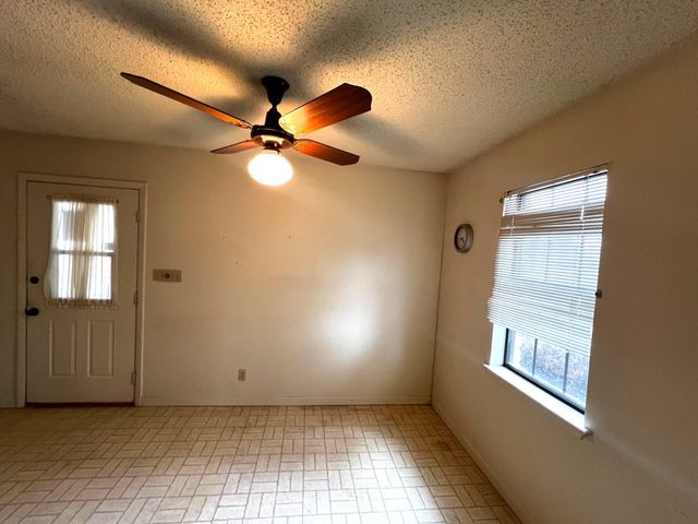 180 Steven CT, La Grange, TX 78945