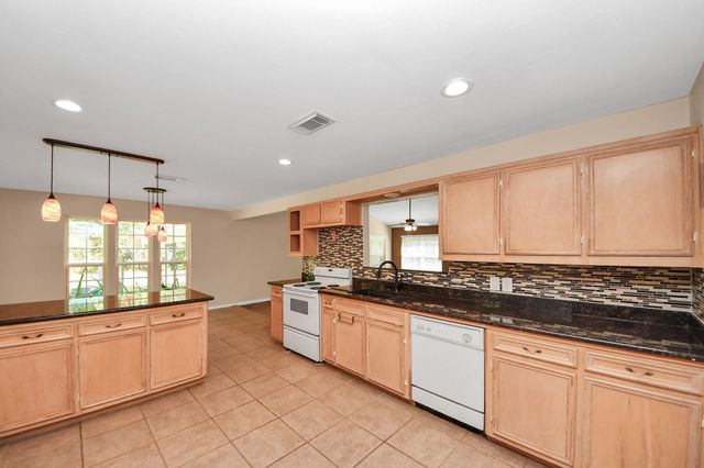 214 County Road 347 S, Cleveland, TX 77327