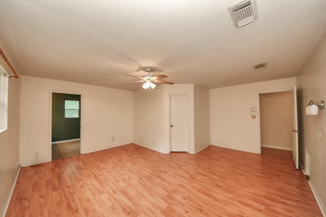 214 County Road 347 S, Cleveland, TX 77327