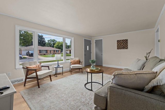 1520 CAREFUL DRIVE, Green Bay, WI 54304