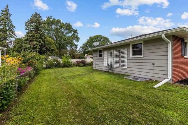 1520 CAREFUL DRIVE, Green Bay, WI 54304