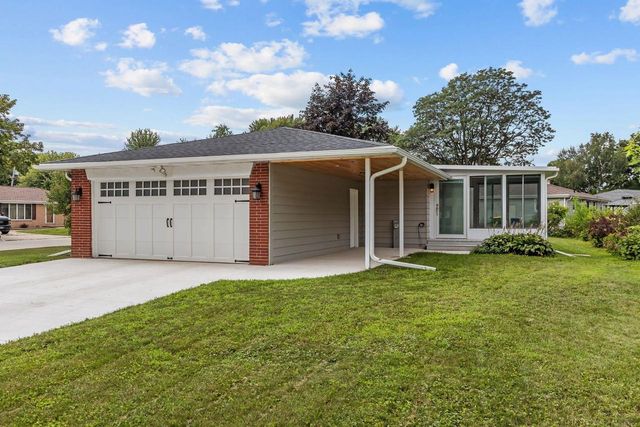 1520 CAREFUL DRIVE, Green Bay, WI 54304